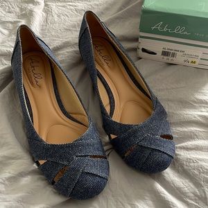 Abella Denim Summer Jean Low Wedge - Size 9.5M